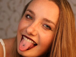 naked cam girl masturbating with dildo BelleCox