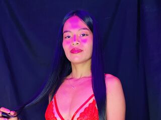 cam girl playing with vibrator CataBronw