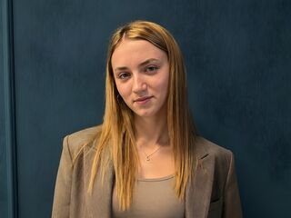 camgirl masturbating with sextoy DespinaExum