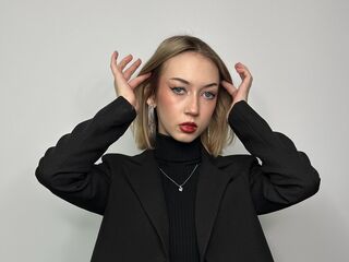 naughty camgirl masturbating with dildo LoisDeman