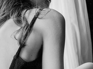 nude cam girl photo RemaRoy