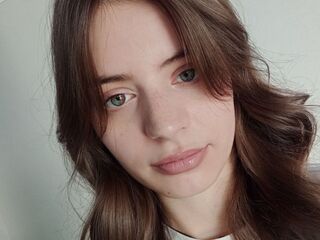 camgirl masturbating with dildo SerenaWempa