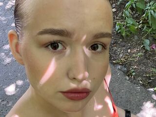 camgirl playing with sextoy SusannahBuffalo