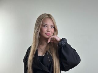 camslut topless DaphneBaczewski