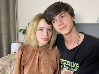 live chat with couple having sex AshleyandBridget