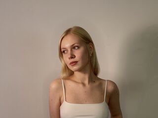 mastubating web cam girl AishaNaeher