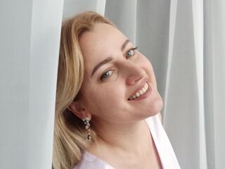naughty cam girl AlexaDeneuve