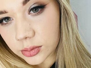 naked webcamgirl AminaDigges