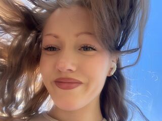 topless webcamgirl AnnikaRodrigez