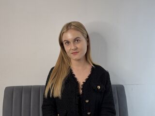 anal sex show BellaMonson
