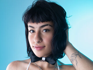 hot cam girl fingering shaved pussy BrianaBlake