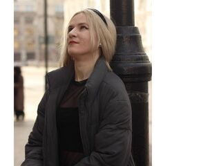 masturbating webcamgirl CarinGoodwin