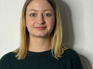 camslut fingering pussy CarmeliaRihner