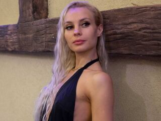 naughty camgirl masturbating with dildo CathiGetsinger
