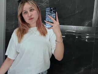 camslut fingering shaved pussy ChuFlorendo