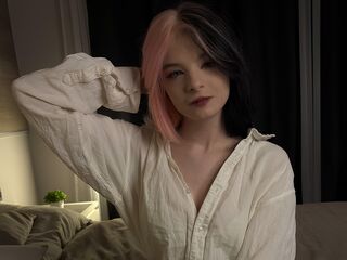 naughty camgirl masturbating with vibrator ClaudineKrentz