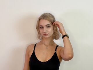 camslut showing tits CleoHarringtons
