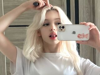 mastubating web cam girl CourtneyAdamo