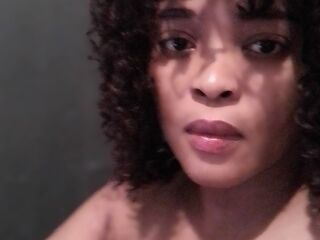 bedroom live cam DelicateDiamond