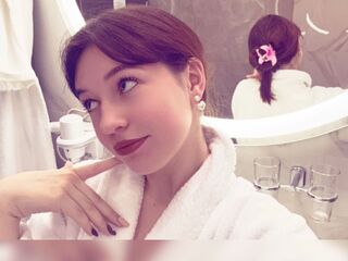 naked webcamgirl photo GudrunManzone