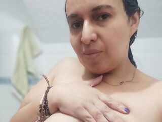hot webcam slut IbannaBely