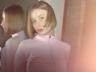 naked girl with webcam masturbating with sextoy IngraKate
