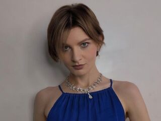 masturbating camgirl KarinaBiz
