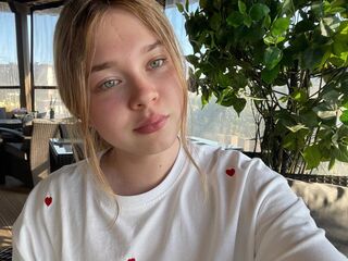 naked webcam girl KendallHennig