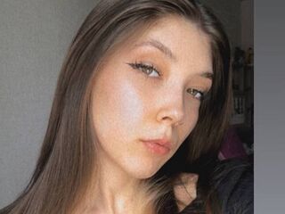 naked cam girl masturbating with vibrator LienFlanders