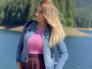 naughty cam girl masturbating LovelyMaia