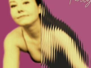 bedroom webcam LucyLevatto