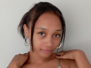 naked camgirl picture MacuttyMiria