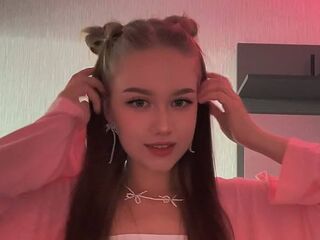 camgirl fingering bald pussy MadisonLehar