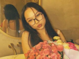 camgirl playing with vibrator MegSnaples