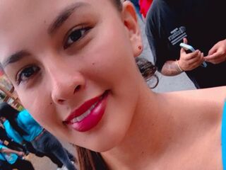 naughty camgirl masturbating with vibrator MiaRosele