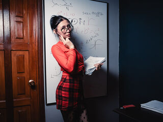 cam girl playing with sextoy MillyFernandez