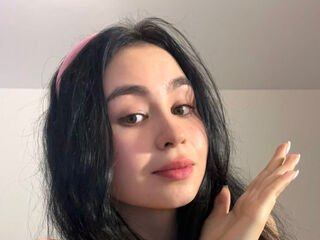 naughty cam girl fingering shaved pussy MinnieMile