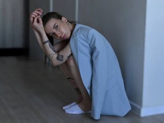 Kinky webcam girl MirnaLatourette