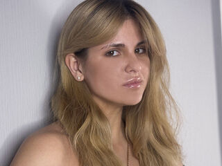 naked webcam girl photo NayaMorel