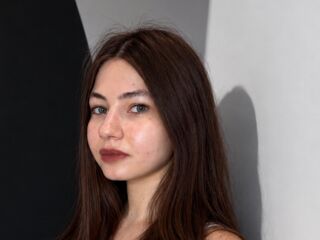 girl showing tits RoselynSvatek