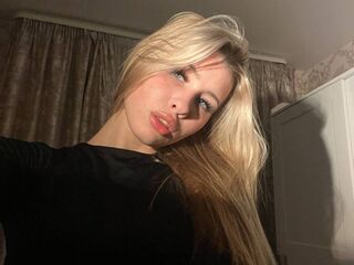 camgirl playing with vibrator RowanBellamy