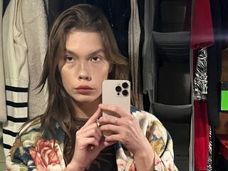 fingering camwhore RubyRedkis