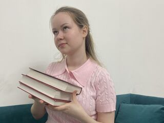 beautiful camgirl SandieSpataro