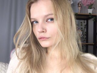 naked webcam girl fingering ShelyMilan