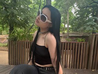 camgirl showing tits ShemikaGnerre
