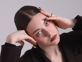 naked camgirl masturbating SophiaCurlam