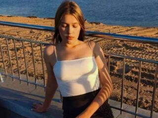 webcam babe chat room SuziBarringer