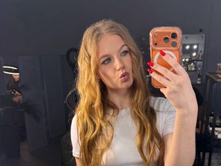 nude webcamgirl photo TainaSaffo