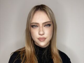 camgirl fingering wet pussy VirgieJanosek