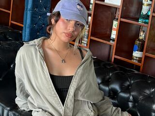 camwhore masturbating with vibrator WillowJones